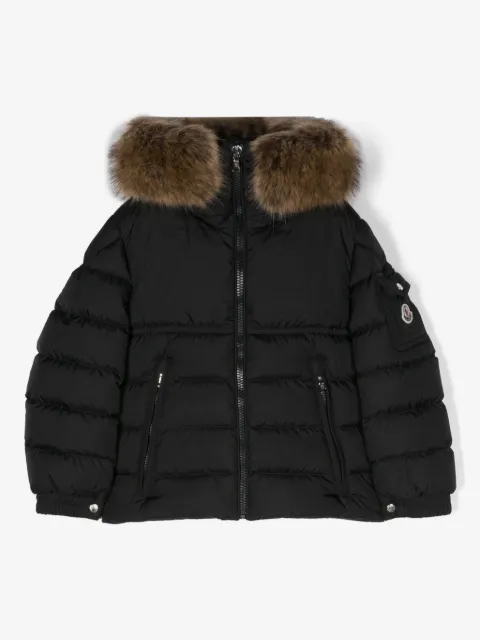 Moncler Enfant chamarra capitonada con aplique del logo