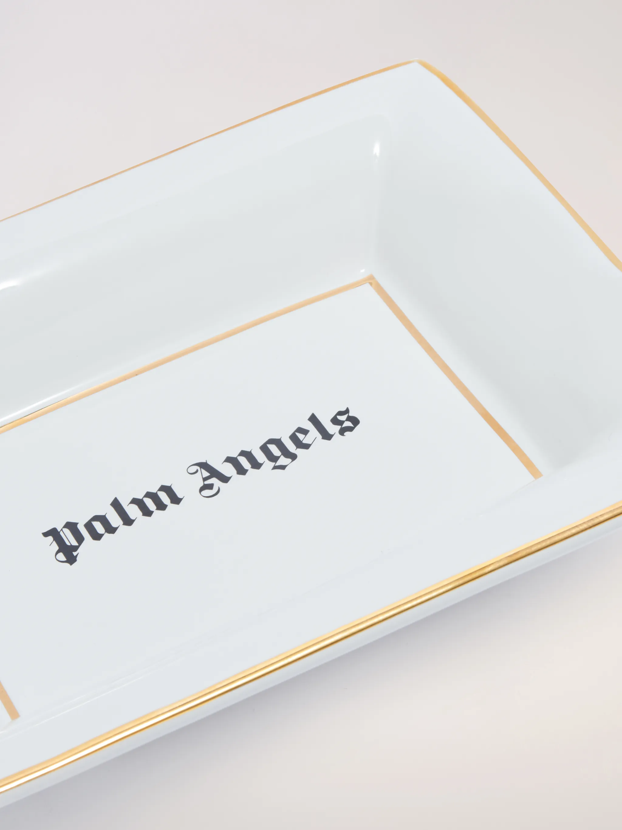 Tray Logo