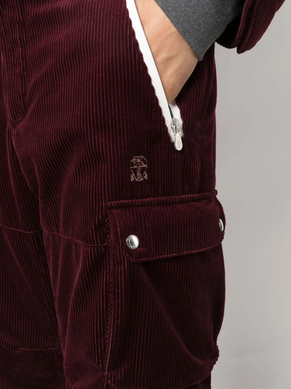 Brunello Cucinelli Broek met geborduurd logo Rood