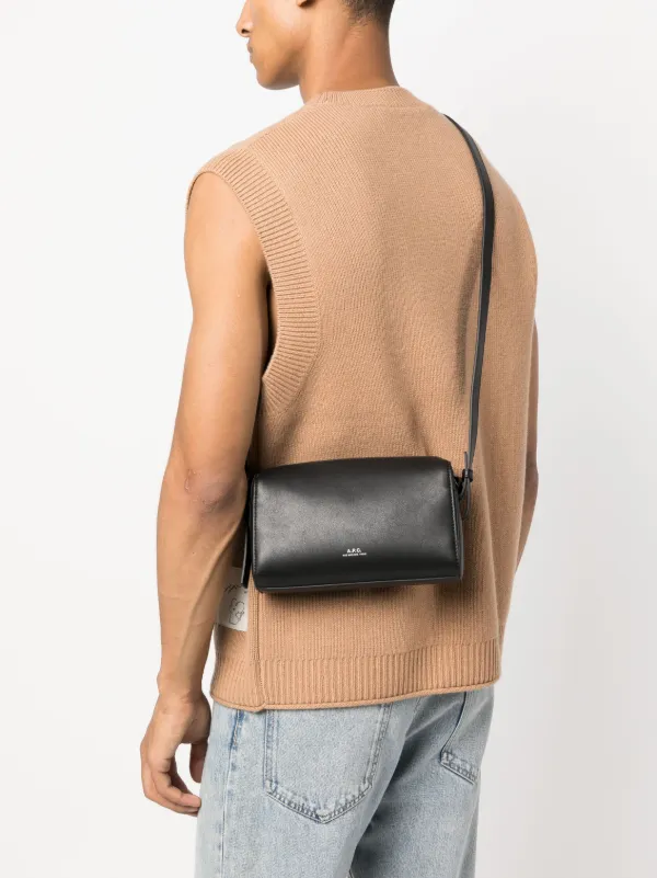 A.P.C. Nino アニマルフリーレザー メッセンジャーバッグ