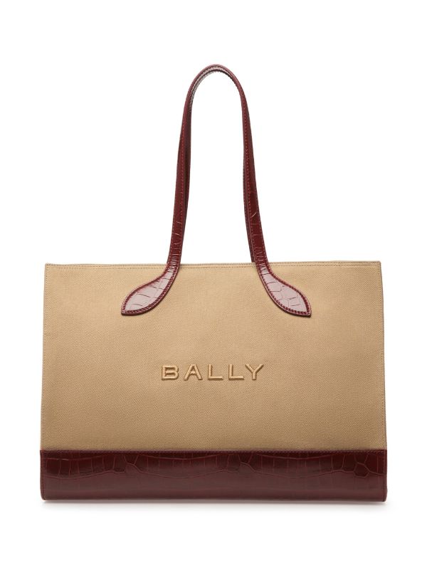 BALLYとプラダのバッグ