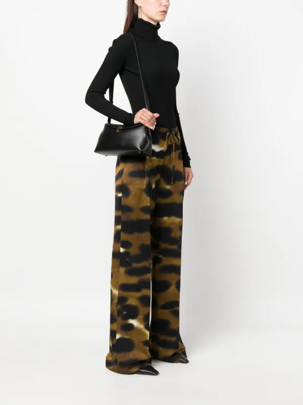 TOTEME T-Lock クラッチバッグ | ブラック | FARFETCH JP