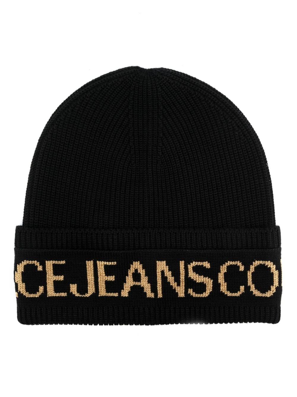 Shop Versace Jeans Couture Logo-print Ribbed-knit Beanie In Schwarz