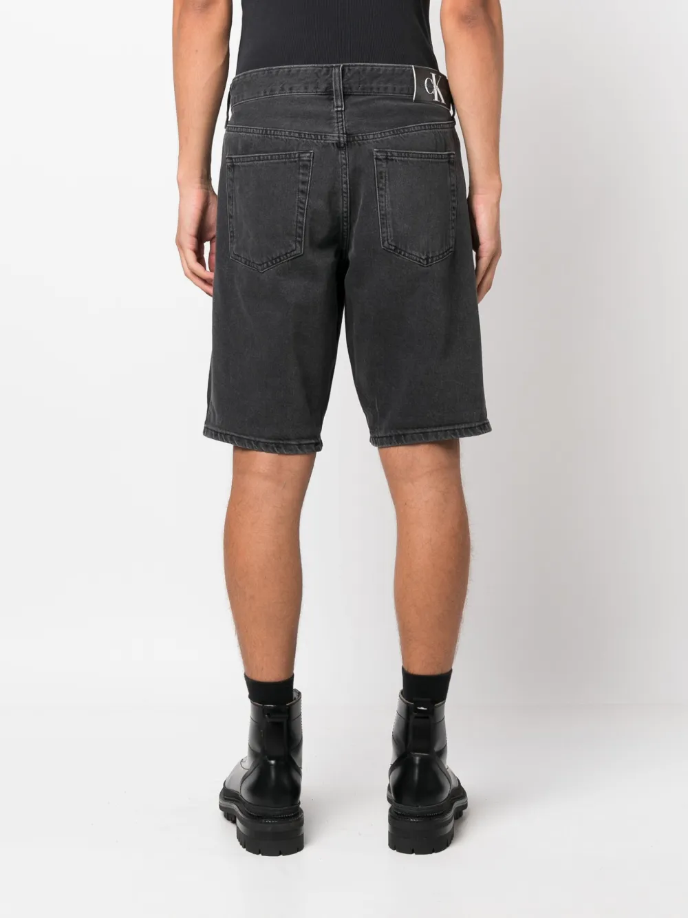 Calvin Klein Jeans logo-patch denim shorts Zwart