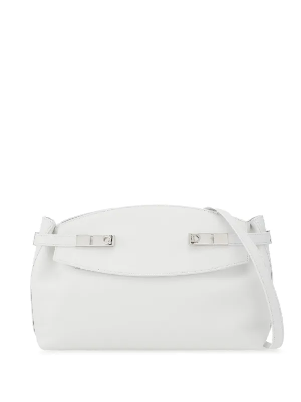 【FERRAGAMO】ハグレザークラッチ Ferragamo Hug レザー クラッチバッグ | ホワイト | FARFETCH JP