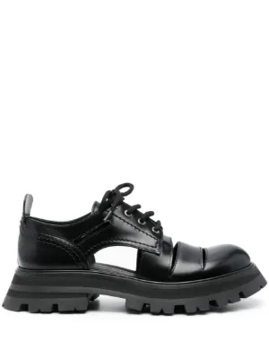 Alexander McQueen レースアップ オックスフォード ダービー Men's Trunk Lace Up Derby Shoe in Black | Alexander McQueen US