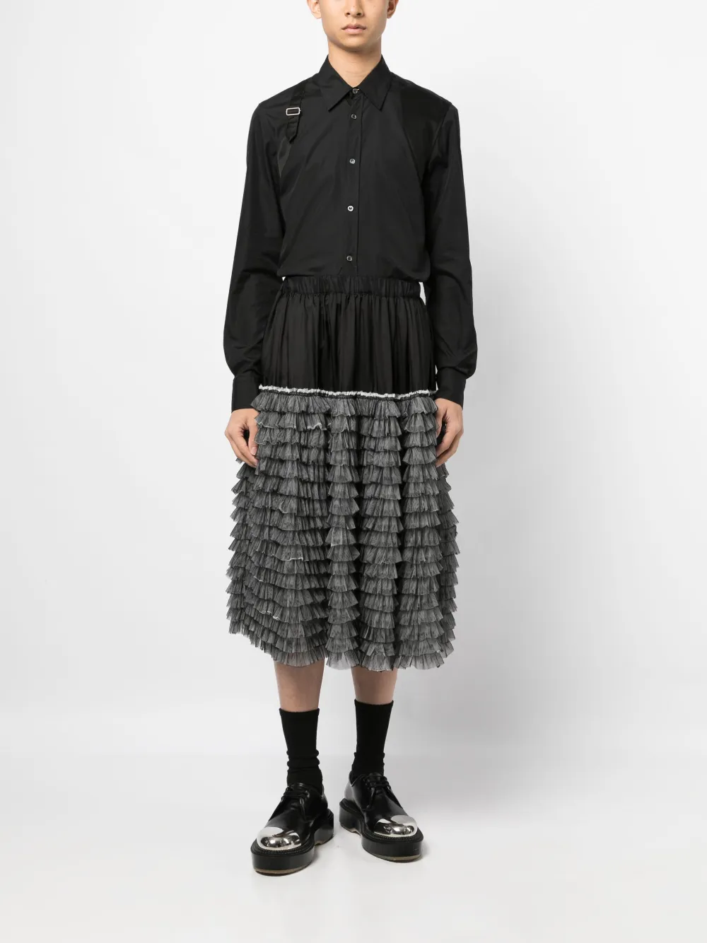 Black Comme Des Garçons textured-finish pleat-detailing shorts | Knee-Length Shorts | Image 2