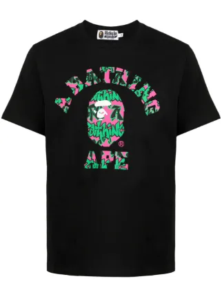 TシャツアベイシングエイプとUNDEFEATEDのコラボTEEです