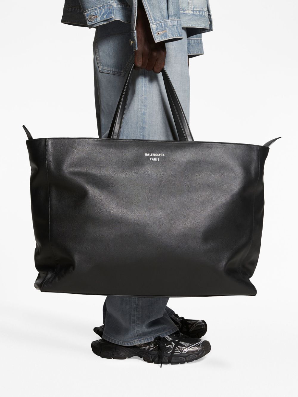 Shop Balenciaga Passenger Carry All Xl Tote Bag In Schwarz
