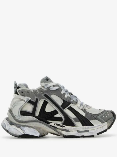 Runner shoes