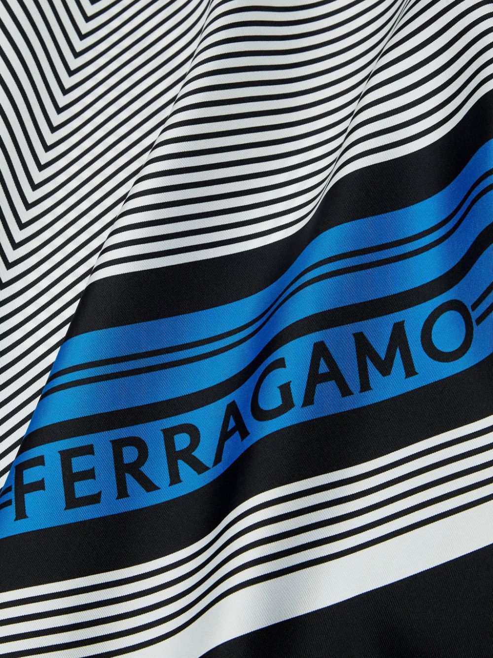 Ferragamo Foulard met print - Zwart