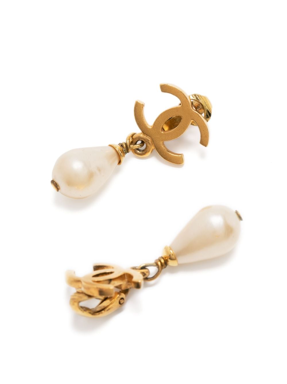 Chanel 1995 Mother of Pearl CC Earrings Clip-On – AMORE Vintage Tokyo