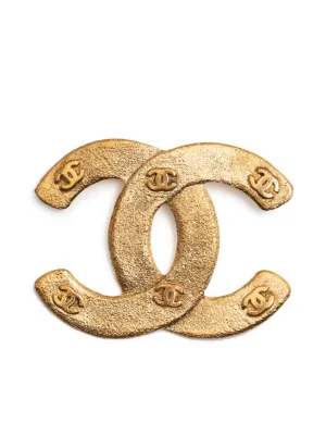 Chanel Pre-Owned ターンロックロゴ ブローチ 通販 - FARFETCH