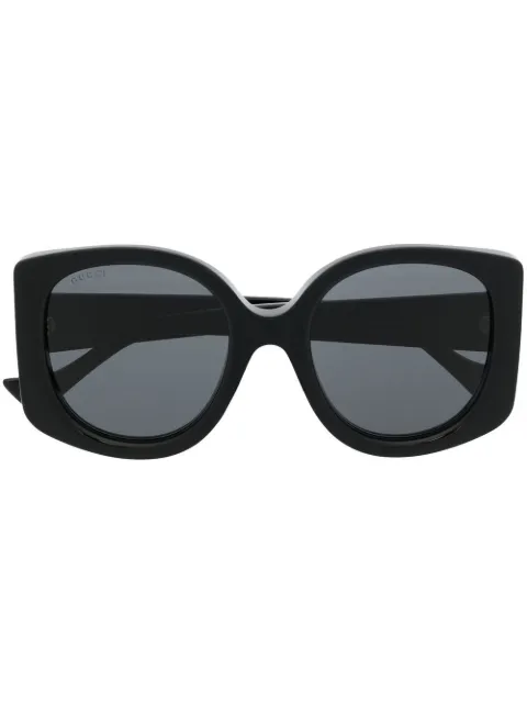 Gucci Eyewear نظارة شمس بإطار كبير وشعار الماركة على الذراع