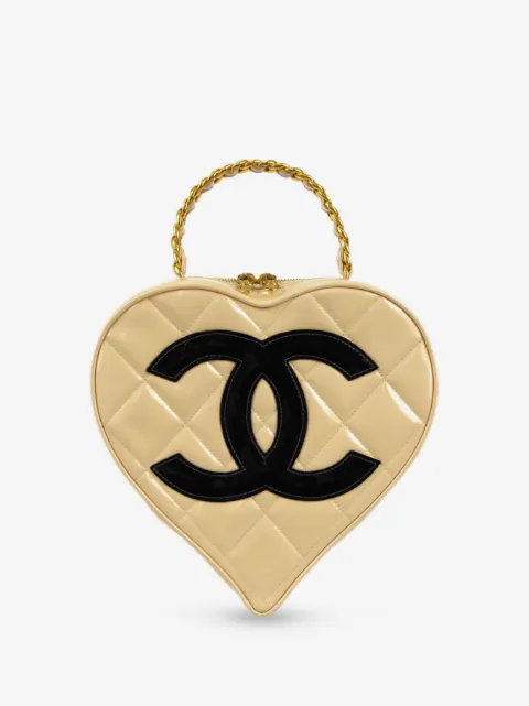 CHANEL Pre-Owned شنطة يد مستحضرات تجميل بشارة CC وتصميم قلب 1995