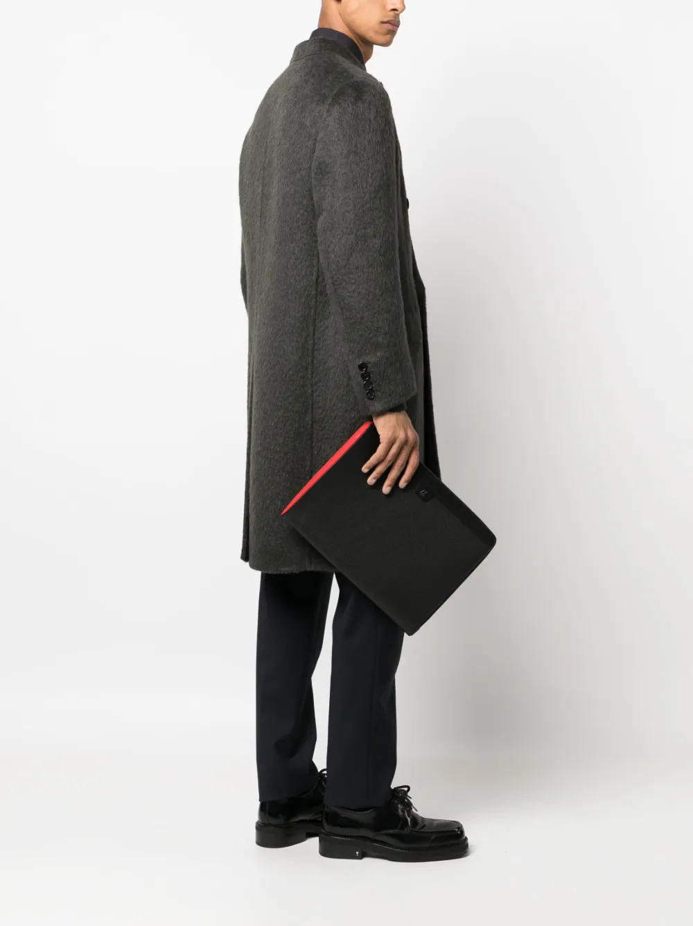 Christian Louboutin Clutch de couro com logo | Image 2