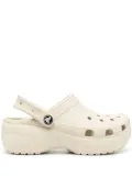 Crocs logo-plaque platform clogs - Neutrals