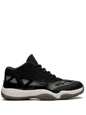 Jordan retro 11 low 2024 top black and white