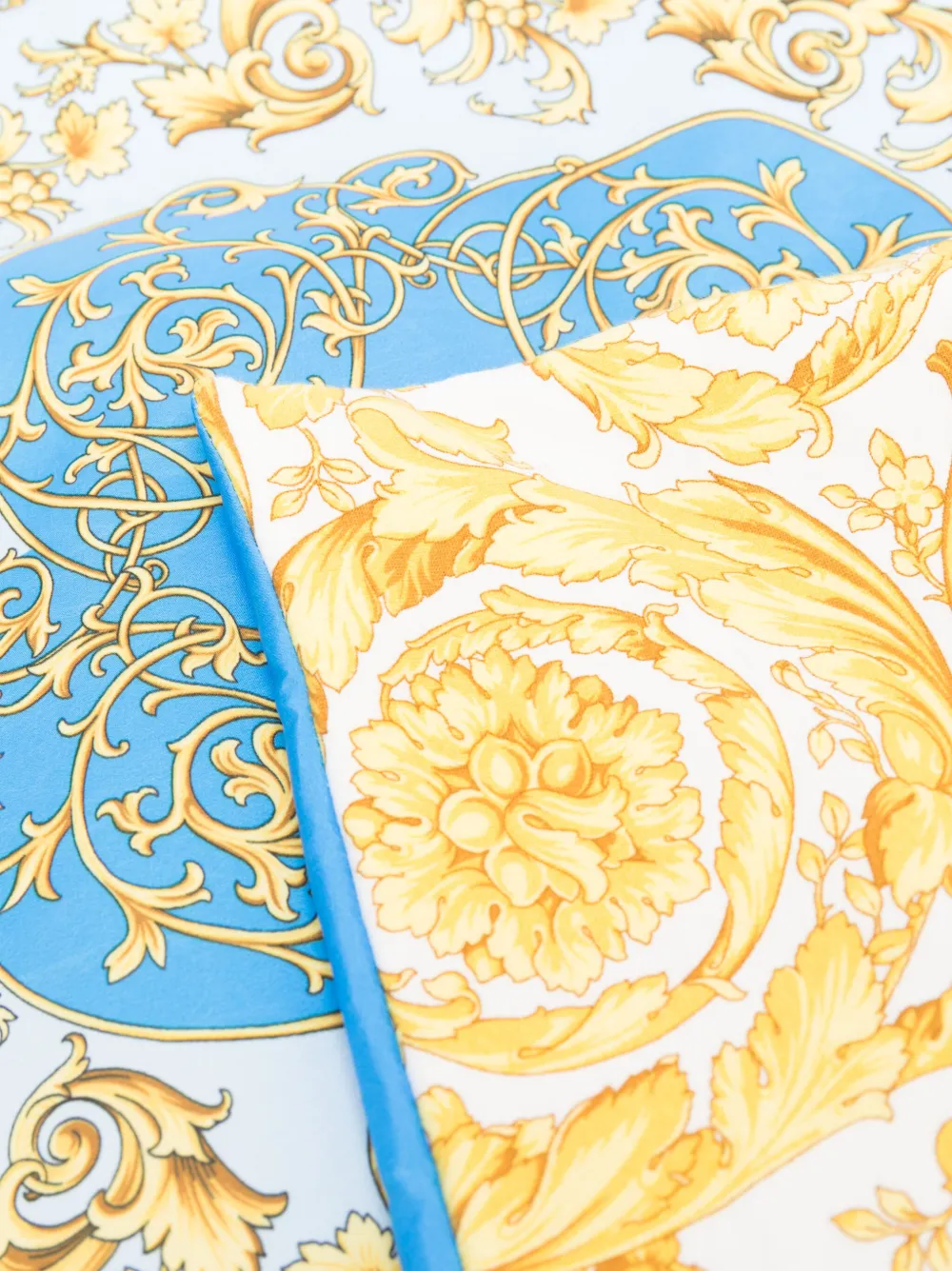Versace Kids Barocco Frenzy Kids-print padded blanket - Blauw