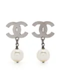CHANEL Pre-Owned 2010 CC faux-pearl clip-on earrings - White