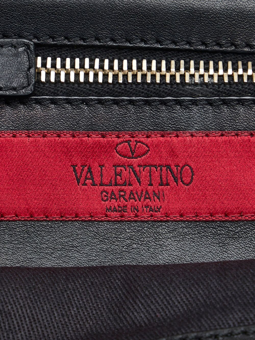 VALENTINO GARAVANI Pebbled Calfskin Medium Rockstud Flip Lock