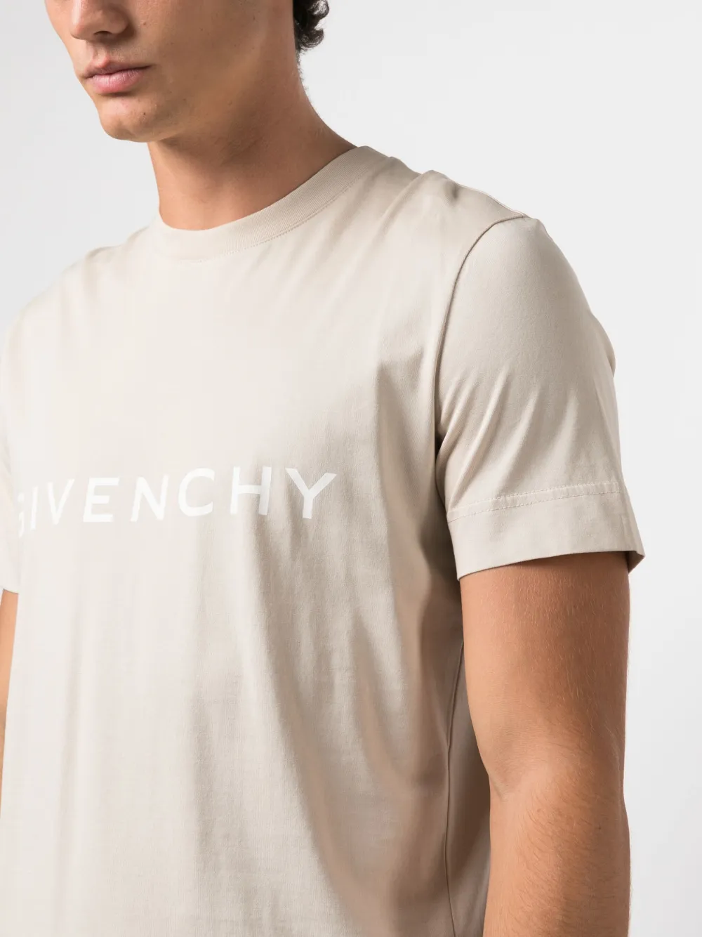 Givenchy T-shirt met logoprint Beige