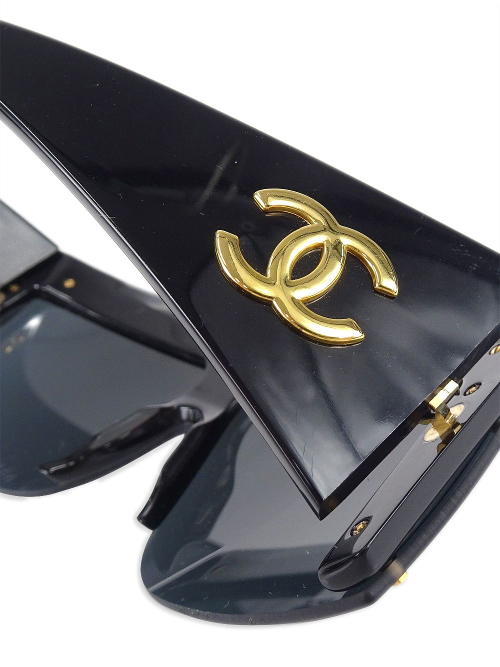 CHANEL 1980-1990s chain-trimmed shield-frame sunglasses Women