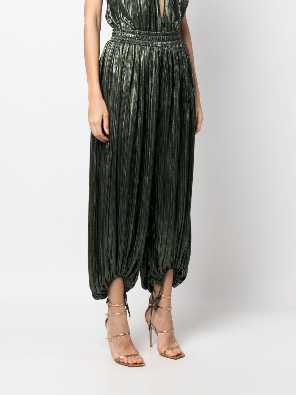 Shop Styland Metallic-effect Pleated Cropped Trousers In Green