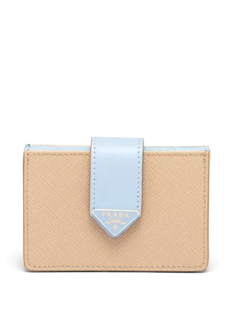 Prada tarjetero con placa del logo