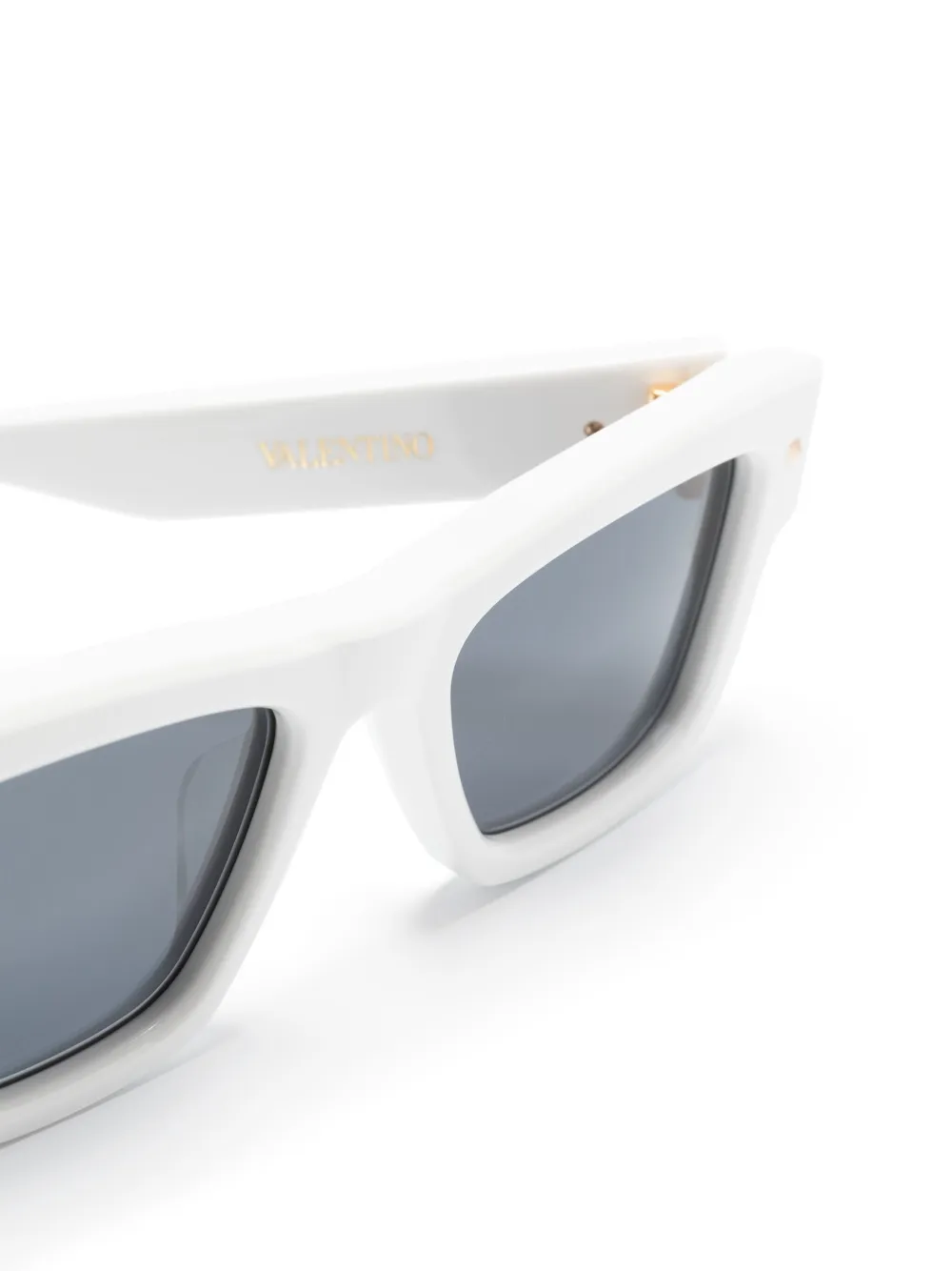  Valentino Garavani Eyewear Logo-plaque Tinted Sunglasses - White 