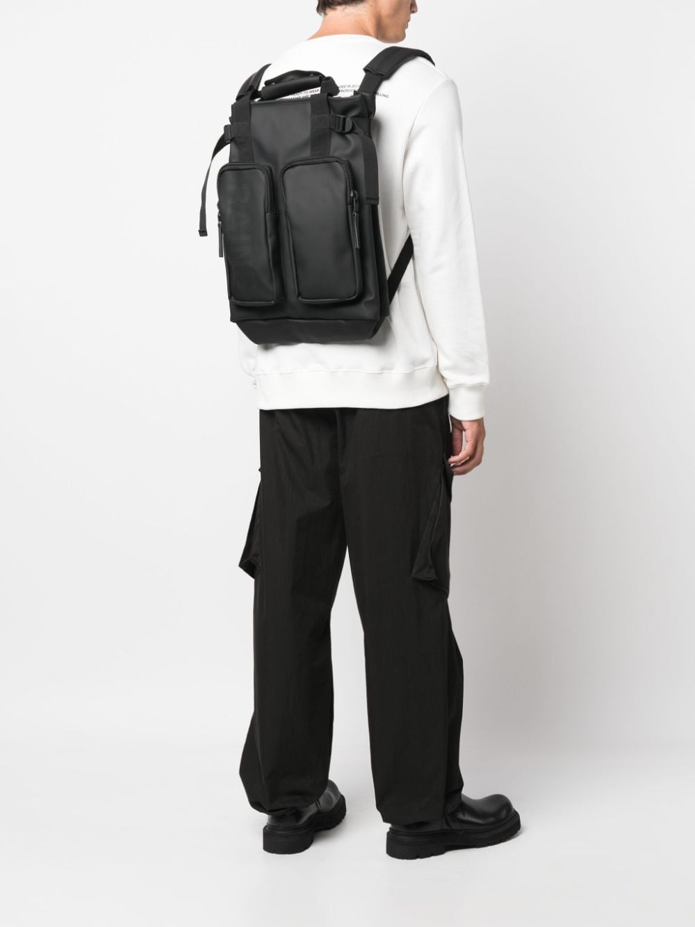 Rains logo-print multi-pocket backpack - Zwart