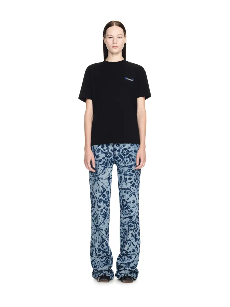 EMB FLOWER ARROW CASUAL TEE