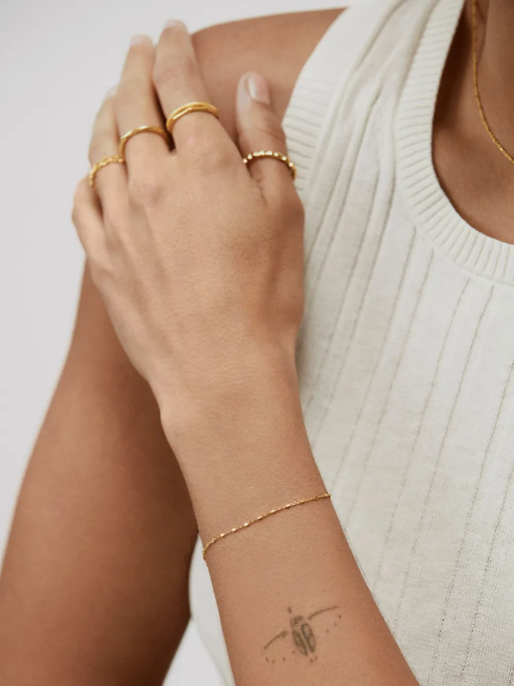 Monica Vinader Gold Barrel Station Chain Bracelet In ゴールドトーン