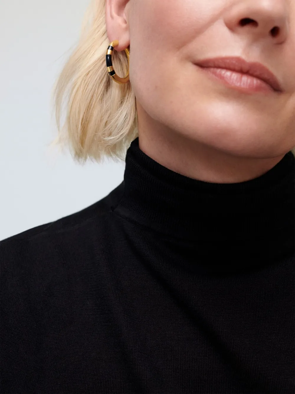 Monica Vinader X Kate Young Onyx Hoop Earrings In Gold