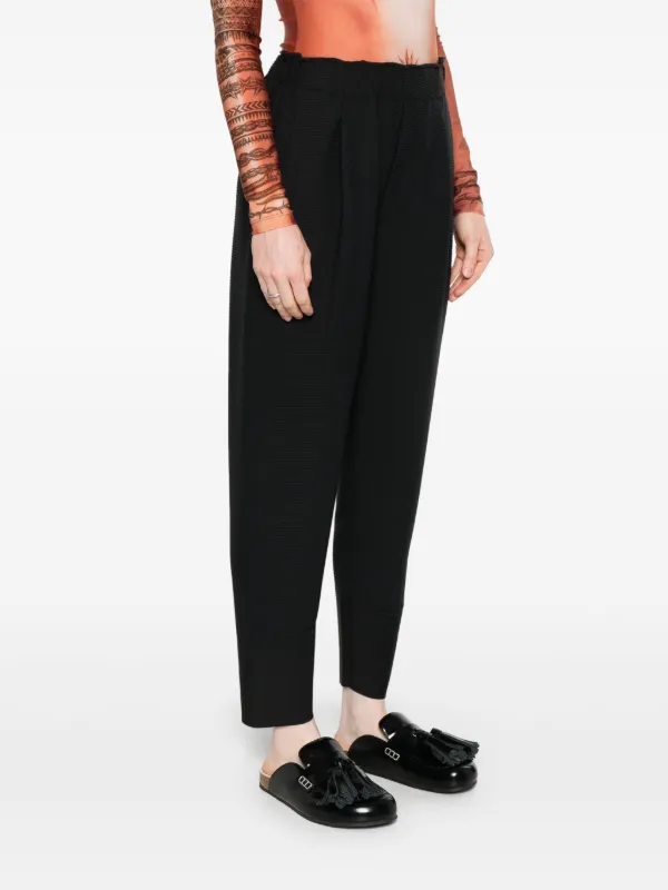 Issey Miyake Cropped Tapered Trousers | Black | FARFETCH