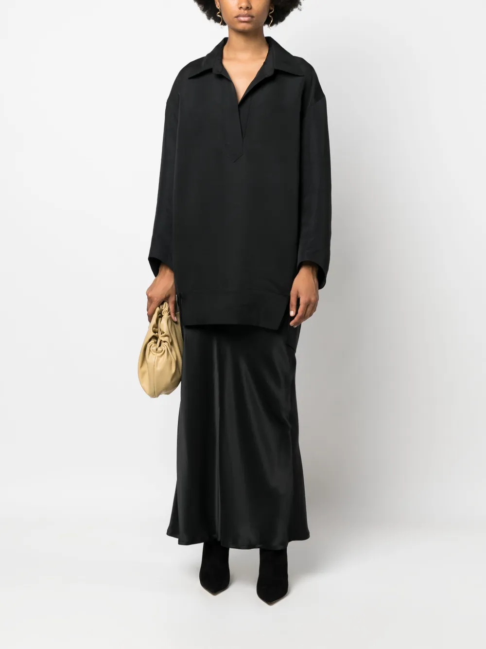 KHAITE spread-collar shirt dress - Zwart
