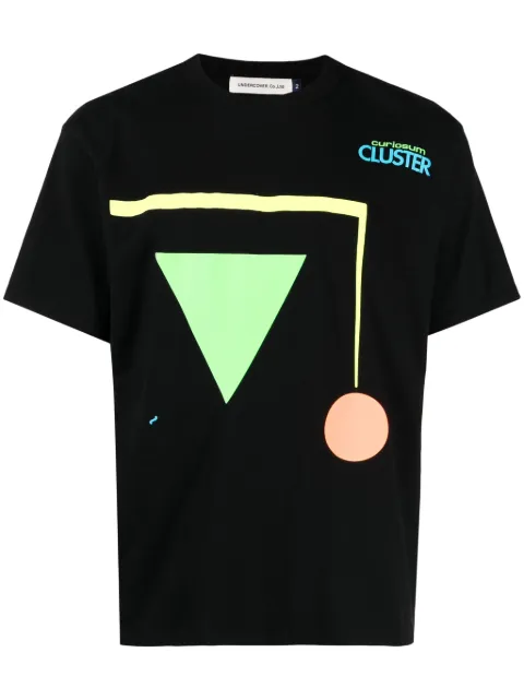 Undercover playera con estampado geométrico
