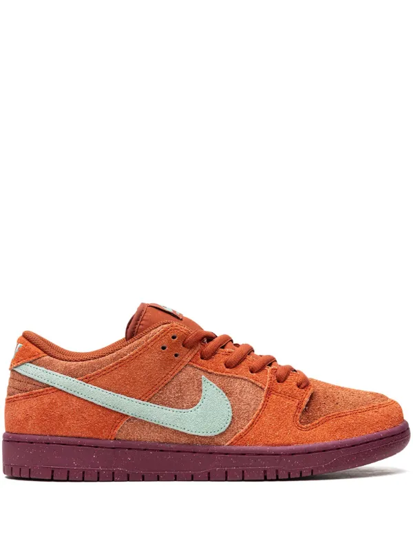 Nike store sb red