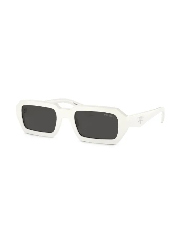 Prada Eyewear ロゴ サングラス | ホワイト | FARFETCH JP 