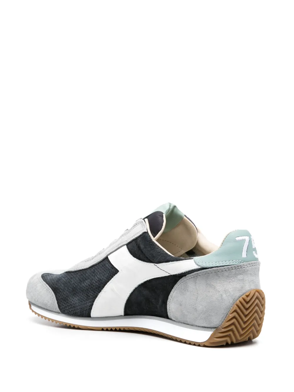 Diadora Equipe Panelled Suede Sneakers In 灰色