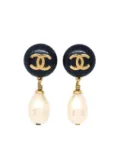 CHANEL Pre-Owned 1997 CC faux drop-pearl clip-on earrings - Gold