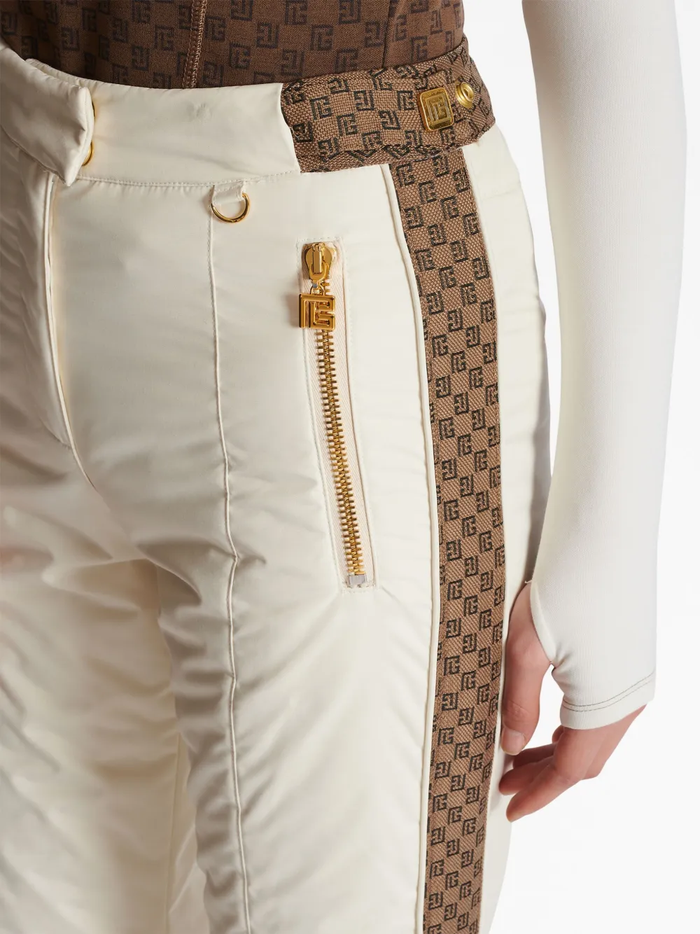 パンツ Embroidery Trousers by Julien Villevoye LIDNM（リドム）の「Embroidery Trousers by Julien Villevoye