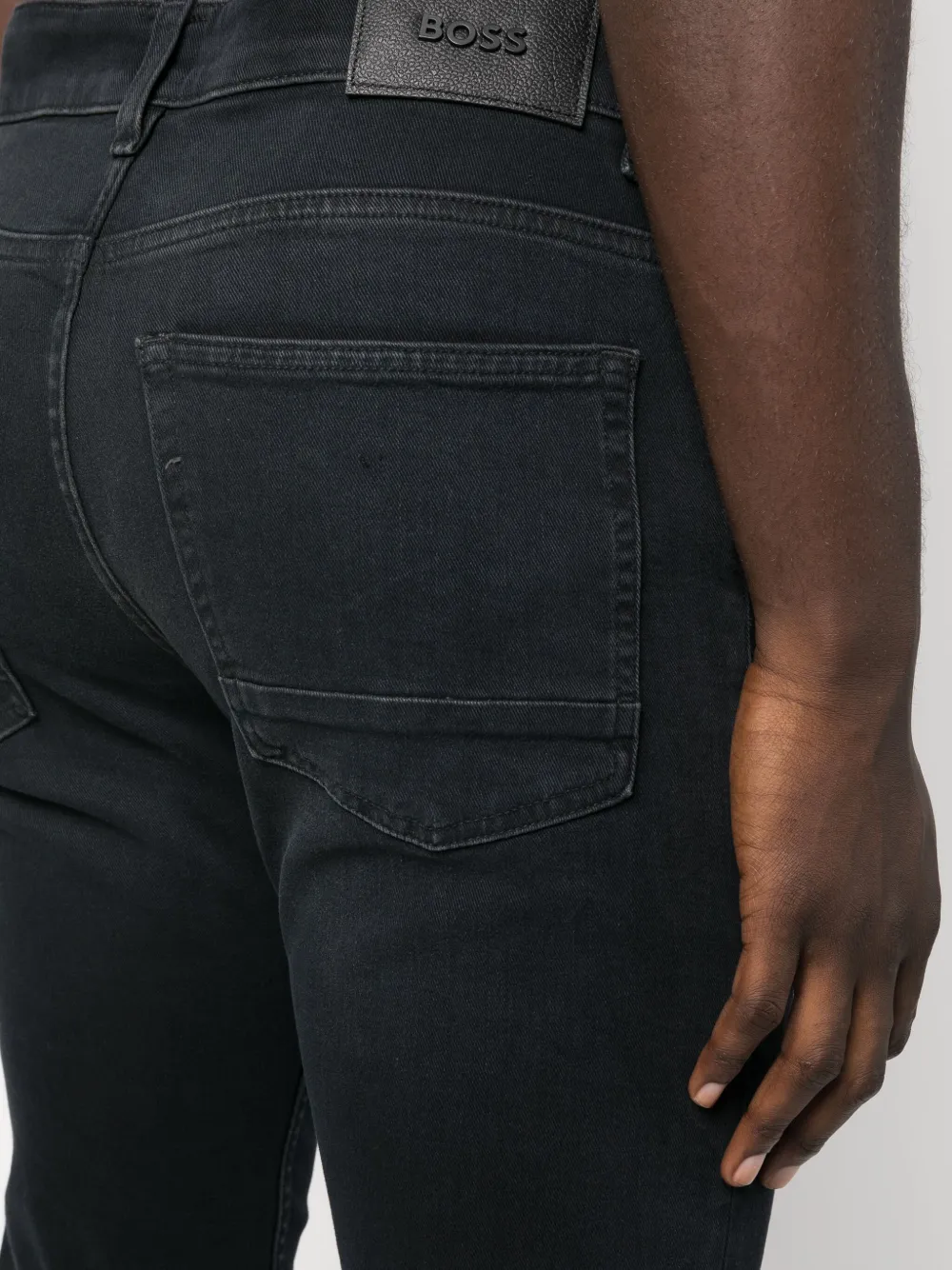 BOSS Jeans met toelopende pijpen Zwart