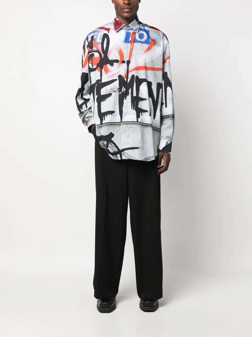 VETEMENTS graffiti-print long-sleeve cotton shirt | Women | Image 2