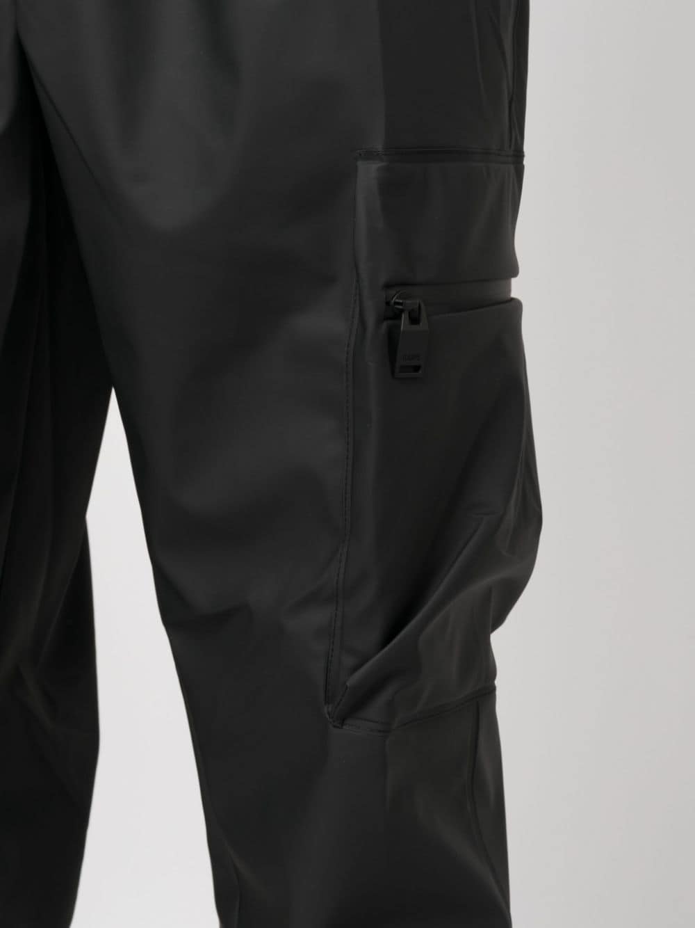 Shop Rains Drawstring-waistband Tapered Cargo Trousers In Schwarz