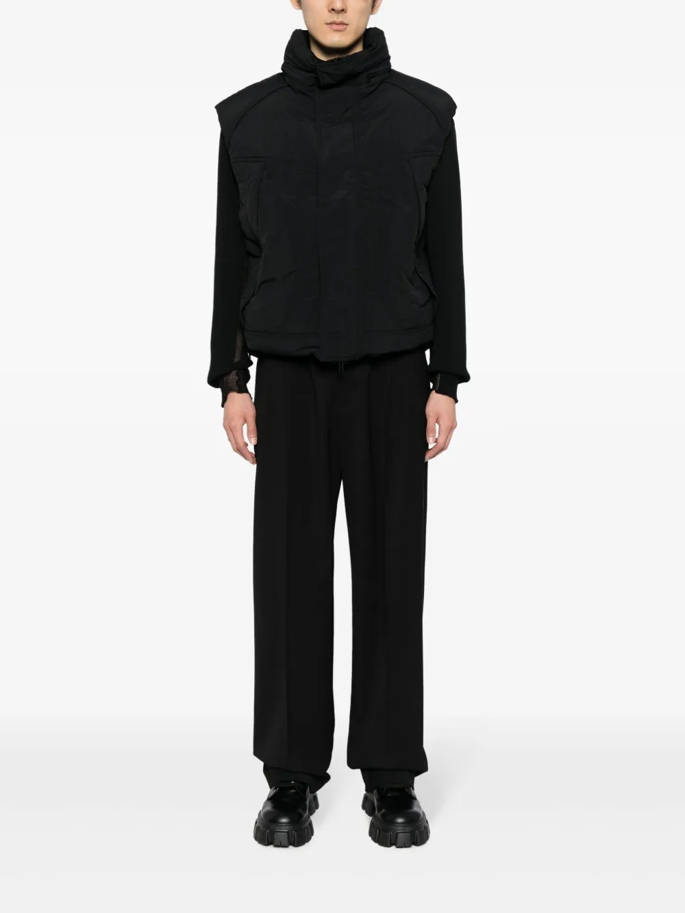 Juun.J funnel-neck padded down gilet - Zwart