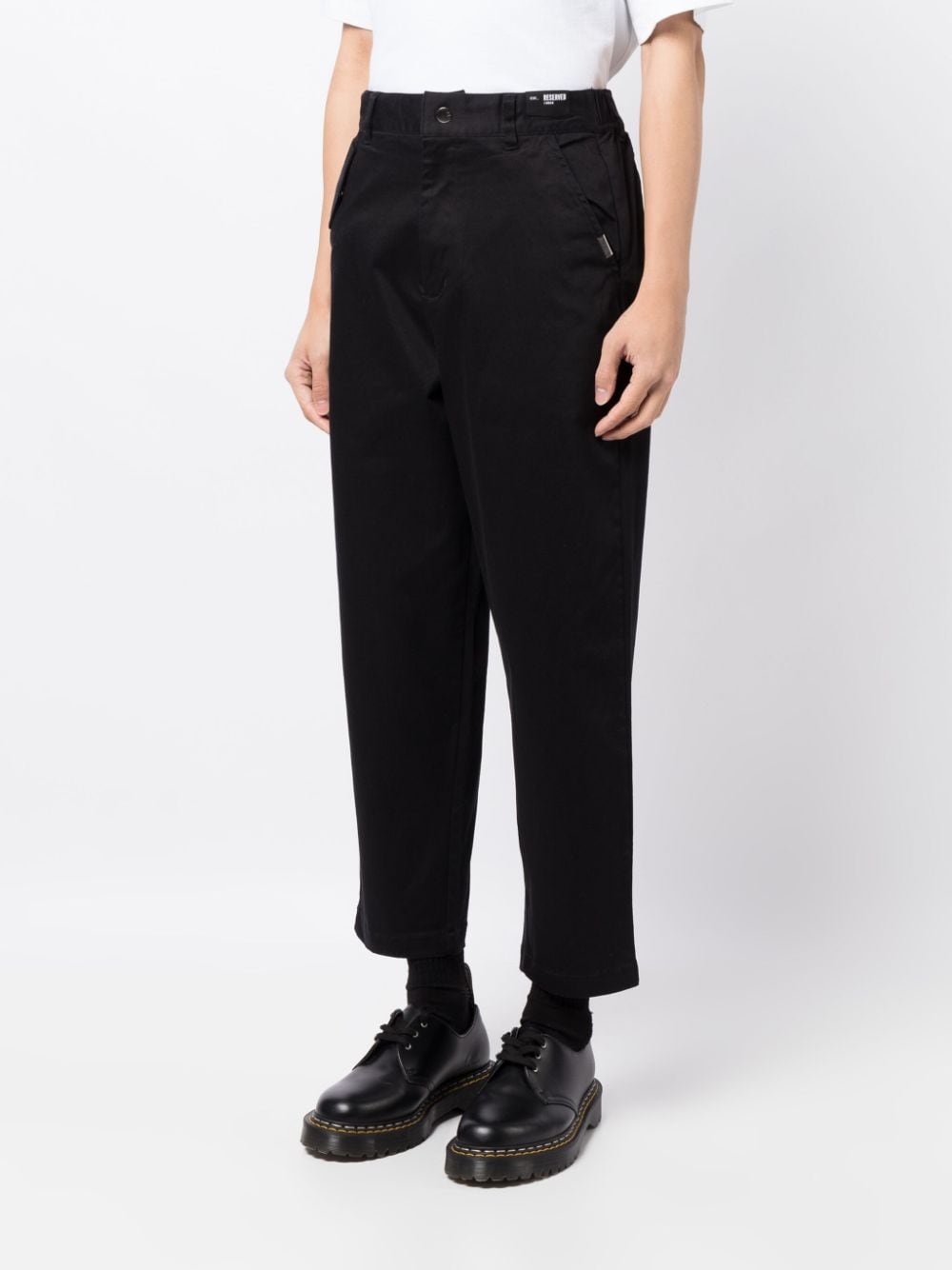 Shop Izzue Low-rise Straight-leg Cropped Trousers In Black