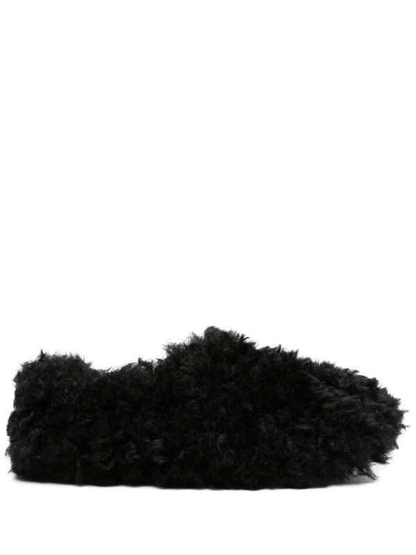 Fur hot sale fluffy slippers