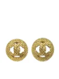 CHANEL Pre-Owned 1994 CC button clip-on earrings - Gold