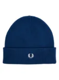 Fred Perry logo-embroidered ribbed-knit beanie - Blue